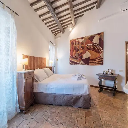 Apartmán By The Charming Piazza Navona - Fromhometorome *