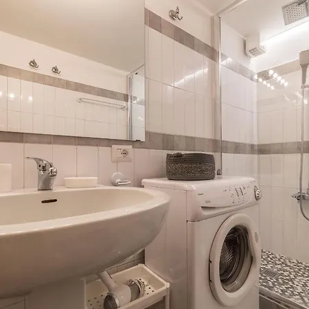 By The Charming Piazza Navona - Fromhometorome Apartmán *